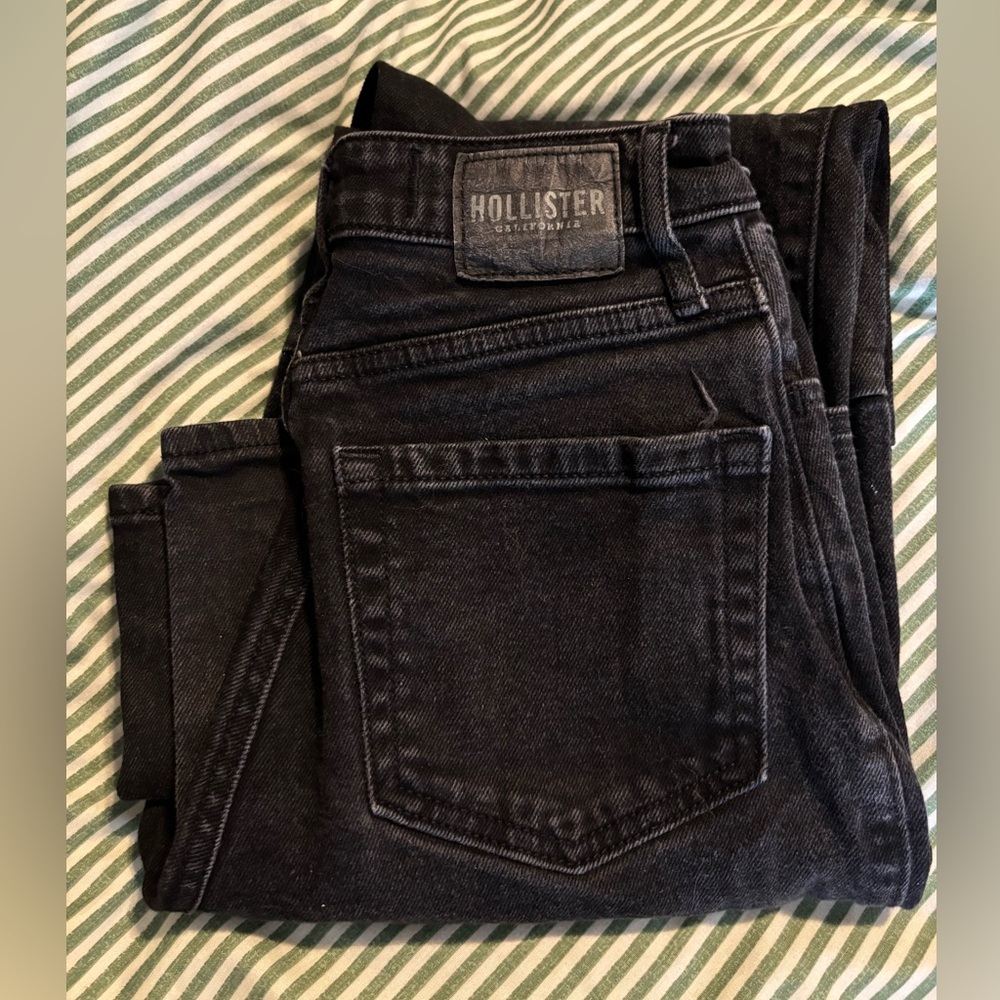 Hollister Women’s Black Straight Jeans — Washed Black Denim